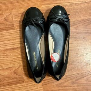Brand New Arturo Chiang Glossy Black Leather Flats with Bow